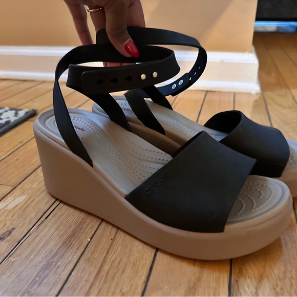 Crocs Brooklyn Ankle Strap Black and Tan Wedge - Picture 1 of 3